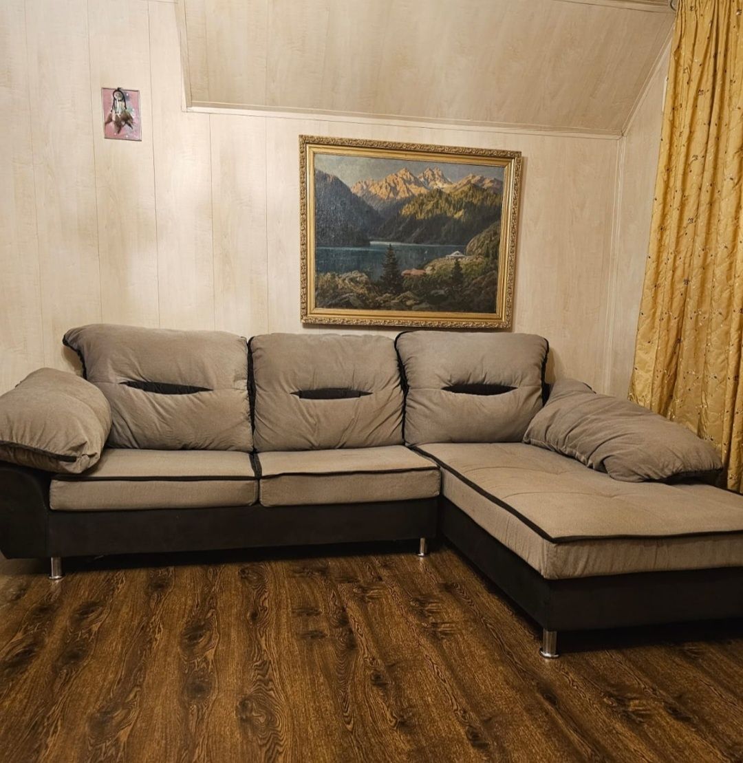 Продам угловой раскладной диван 3м