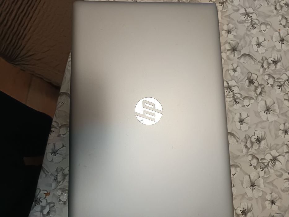 Продавам лаптоп hp