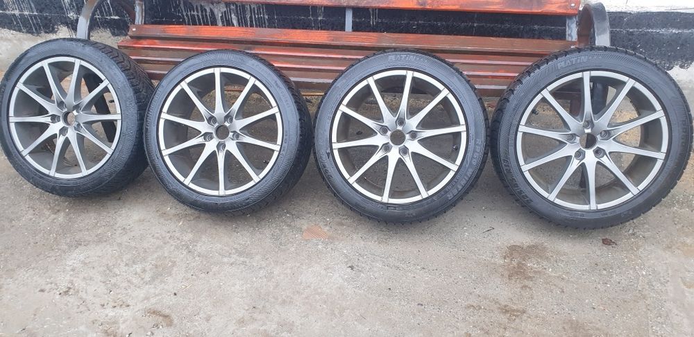 Vind genți cu cauciucuri de iarna