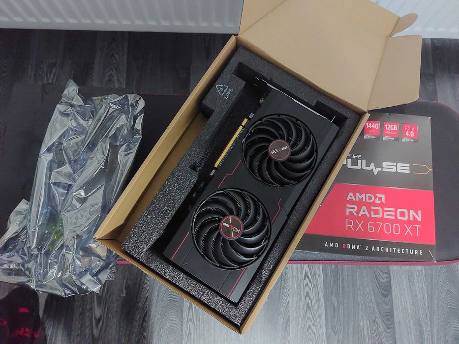Placa video PULSE Saphire AMD Radeon RX 6700 XT