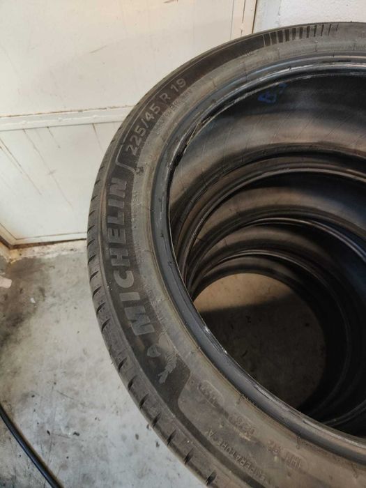 Vând 4 anvelope Michelin Primacy 2 – 225/45 R19 – VARĂ, DOT: 2025