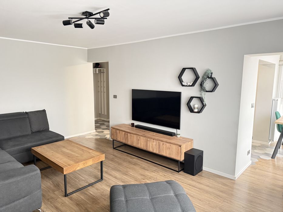 Apartament 3 camere | complet renovat și mobilat | Zona Soarelui