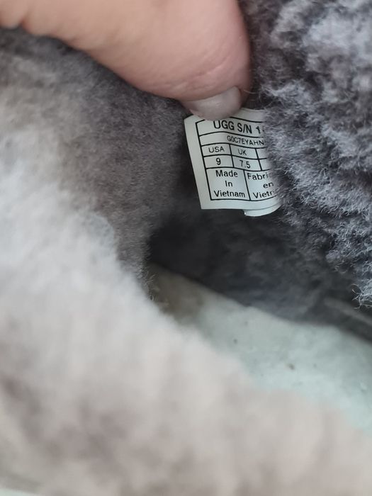 Cisme UGG nr 40 foatre buna.