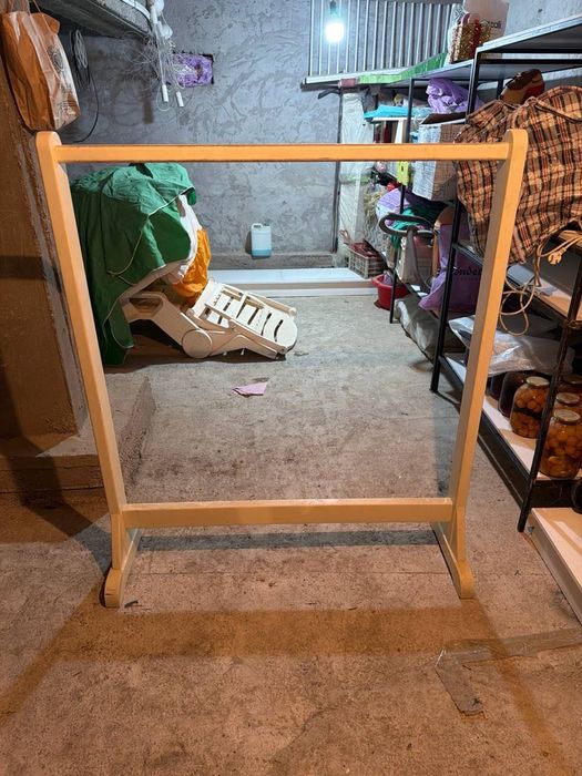 Деревянная вешалка кронштейн для магазина 130х110 см