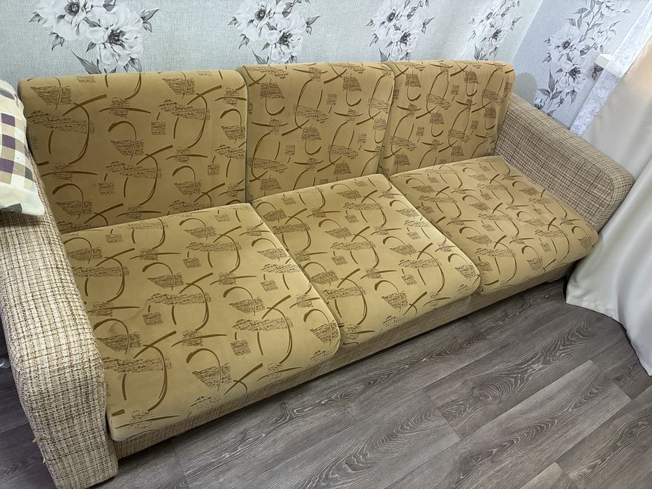 Отдам диван за символическую цену 15000