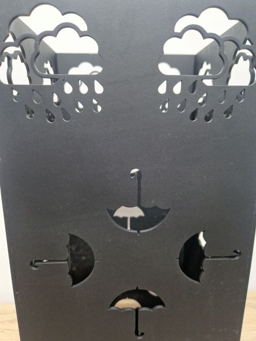 Модерен  чадърник - Здрава желязна конструкция, пространство спестяващ