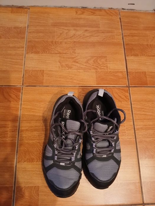 Vând adidași fete mărimea 36...120 ambele perechi