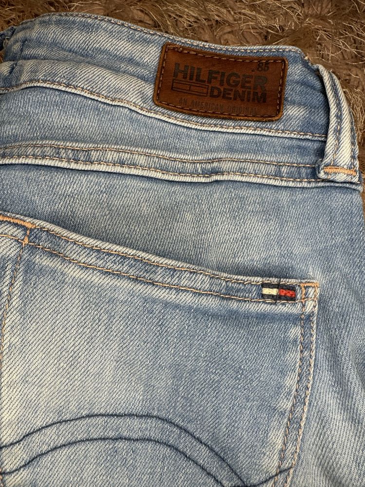 Blugi Tommy Hilfiger mărimea 25 originali