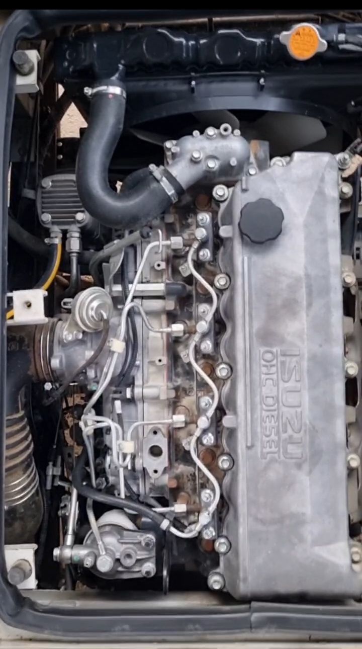 Isuzu.     NP 26