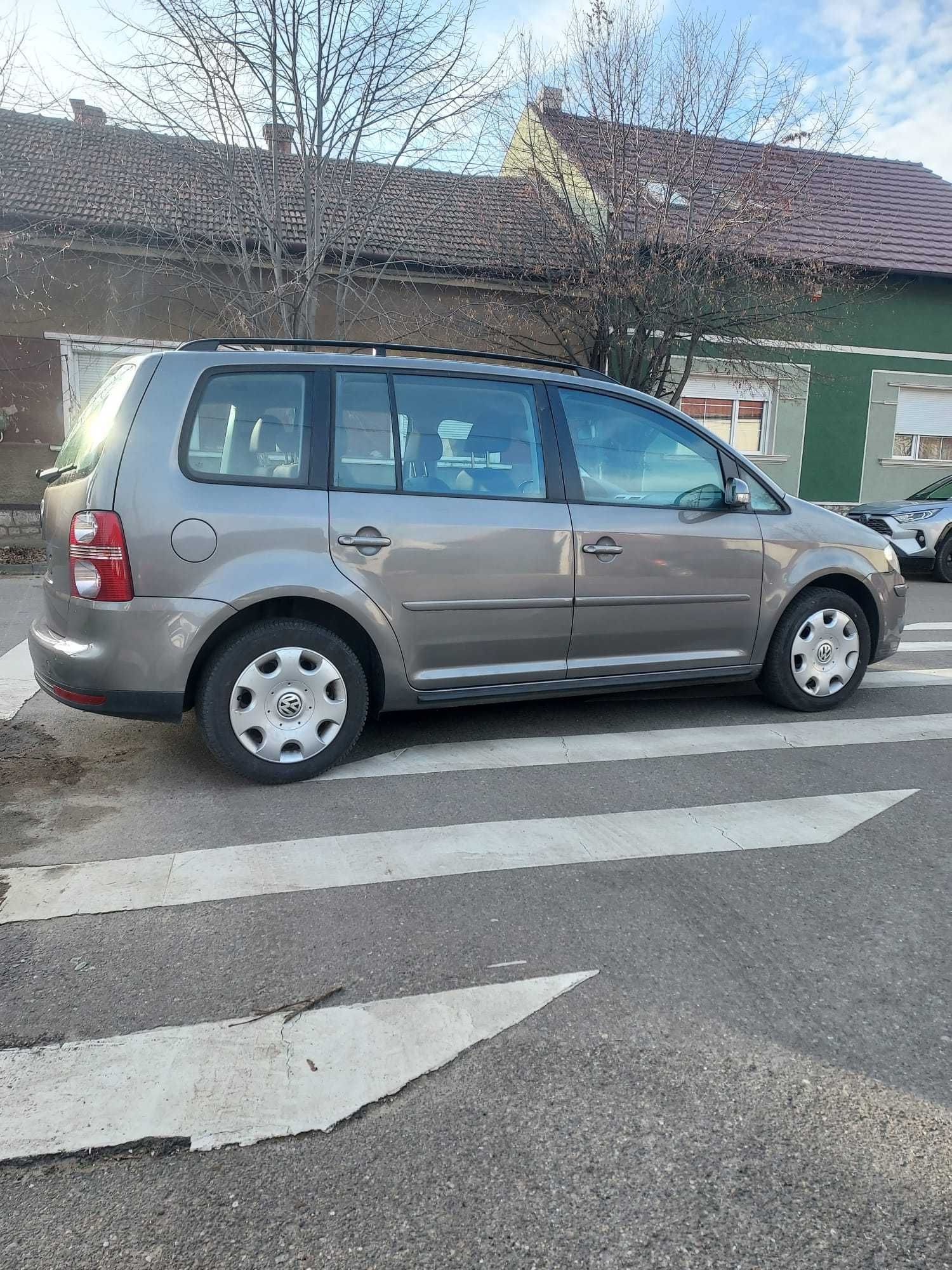 Vând Volskwagen Touran 2.0 TDI, 140 CP,