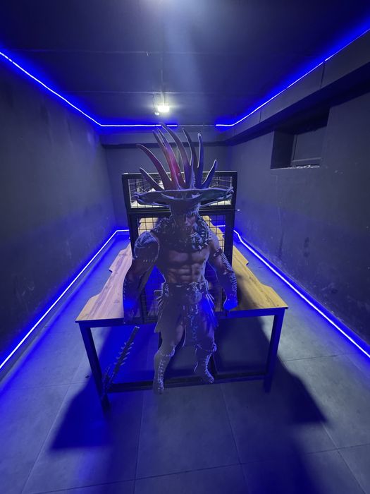 Игровой стол для компьюерного клуба.