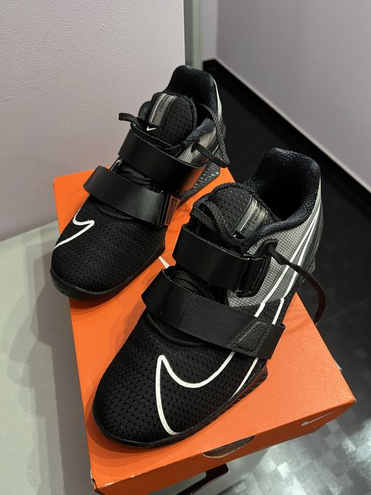 NIKE щангети 39/24.5см. Почти НОВИ