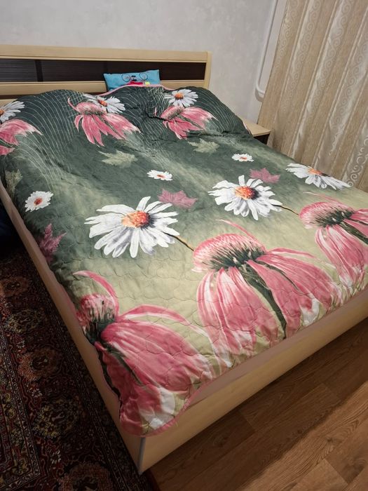 Кровать продам с тумбой