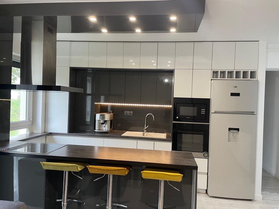 Inchiriez apartament 3 camere Floresti
