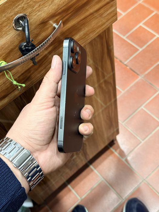 Iphone 15 Pro korpusda xr256 gb