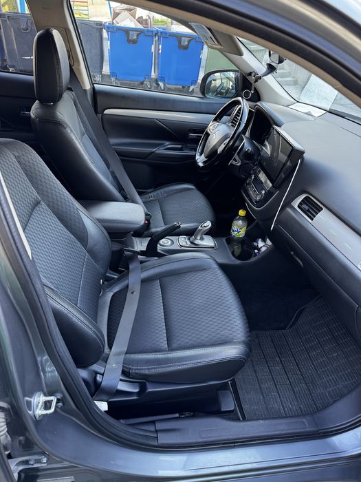 Vand / Schimb Mitsubishi Outlander mai multe poze si video in privat
