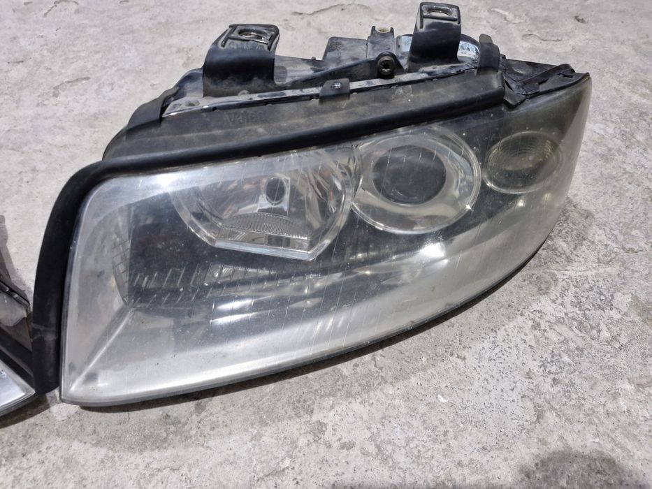 Продавам  ляв фар за ауди А4 Б6