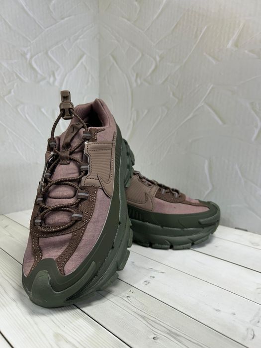 Продам женские кроссовки