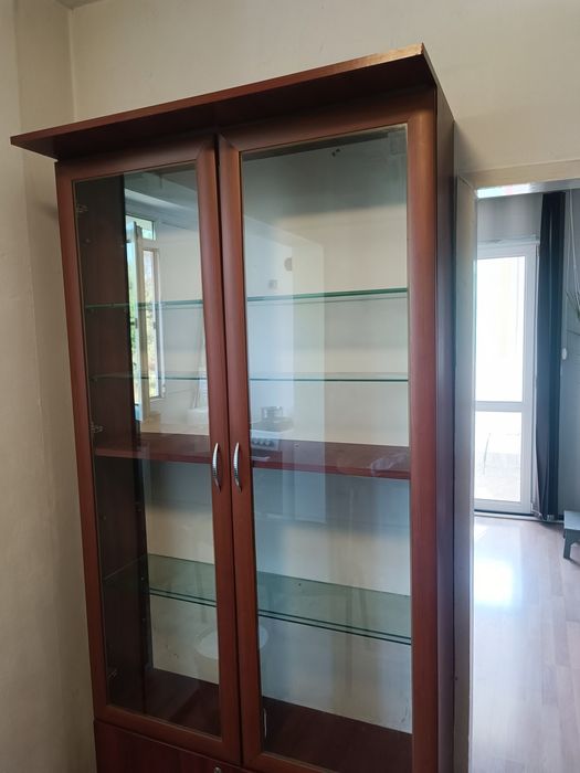 Шкаф -с  витрина