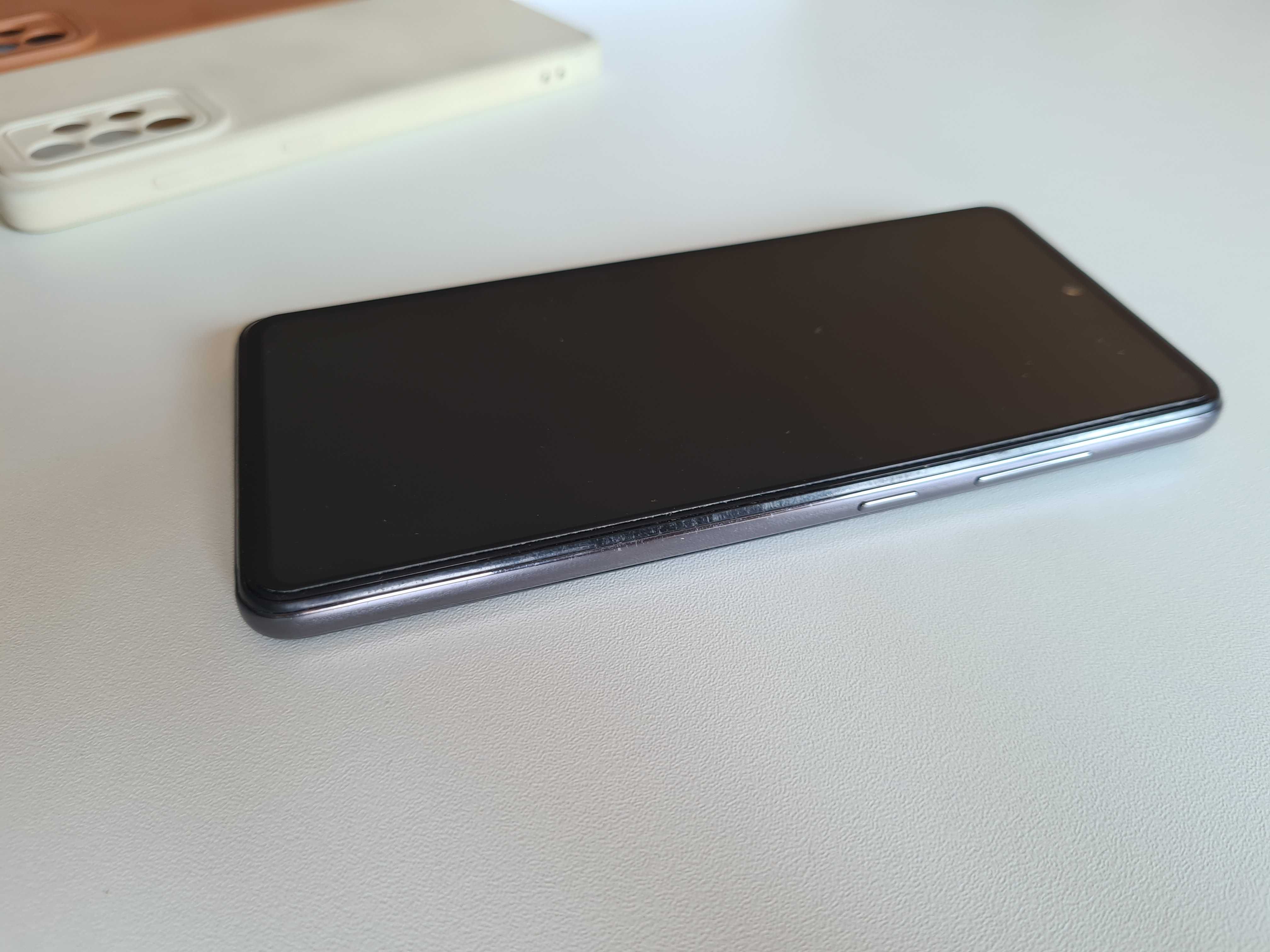 Samsung A52S 5G със зарядно, кабел, протектор в кутия+3 гръбчета