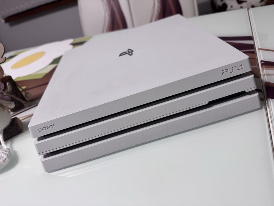 Playstation 4-ка, бял