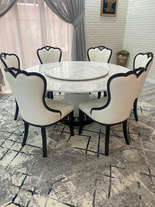 Столы из искусственного и натурального  камня.