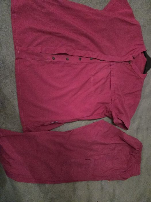 Розова медицинска униформа