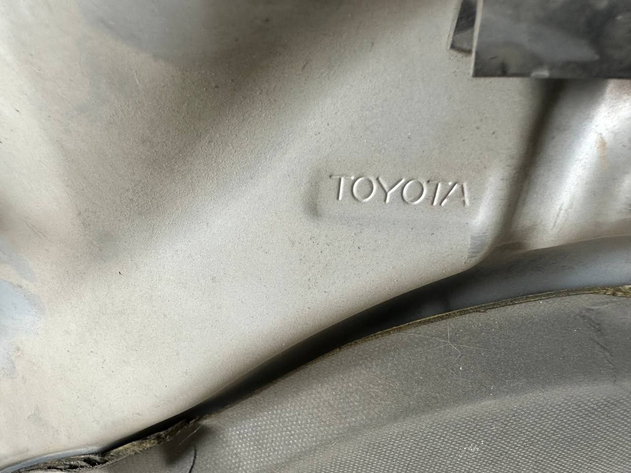 Капот Toyota Corolla 120, Хэтчбек.