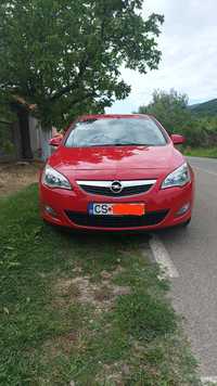 Vând Opel Astra j