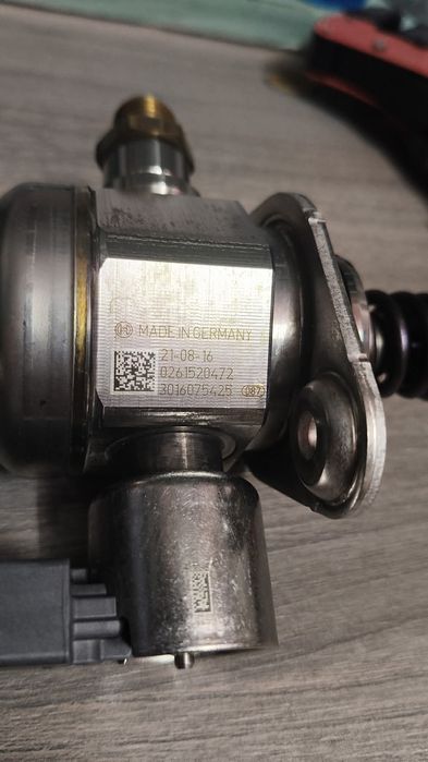 Vând Pompă de înaltă presiune SKODA Superb 2 cod motor bzb 1.8 TSI.