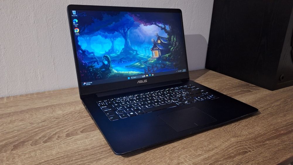 Asus Zenbook-i7 7th, Gtx 950M 2Gb, 8Gb Ram, 256Gb m.2