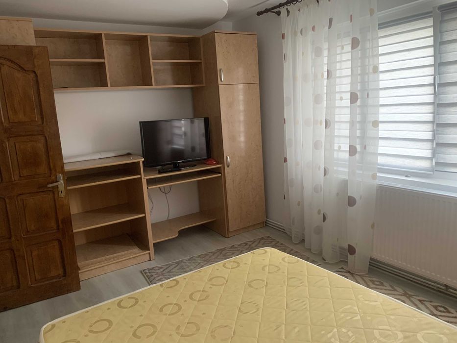 Închiriez apartament cu 2 camere parter, zona Pod, Râmnicu Sărat