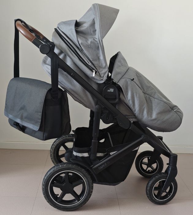 Britax Römer Smile III – set complet + accesorii – stare foarte bună