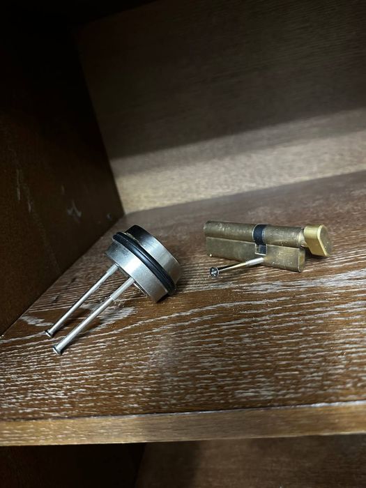 Zamok ochish o'rnatish  Установка ,  вскрытие , ремонт замков .