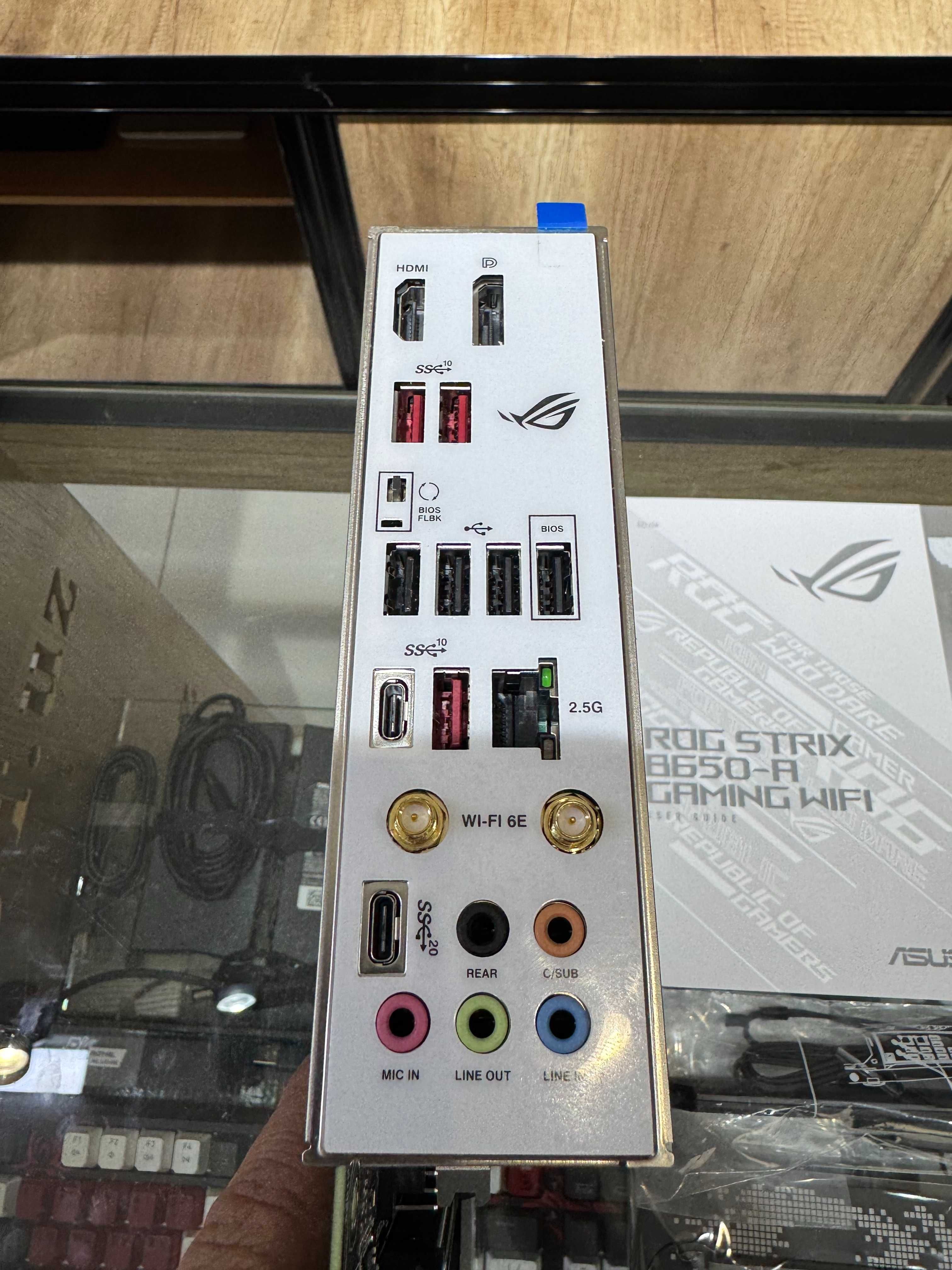 Топовая материнская плата ASUS ROG STRIX B650-A GAMING WIFI DDR5