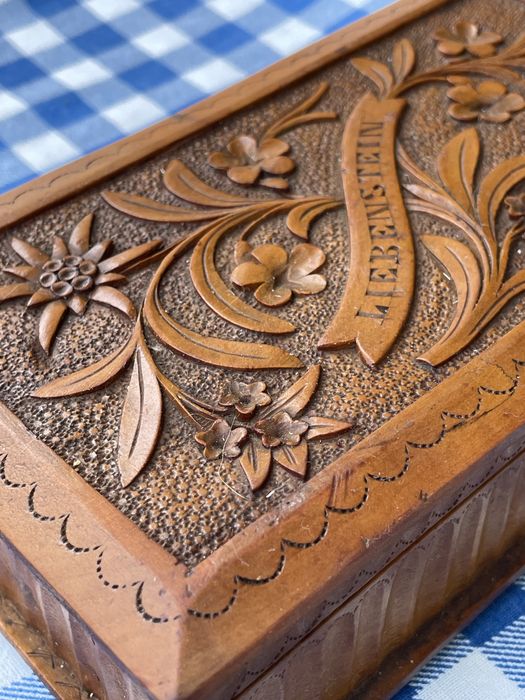 Cutie lemn de trandafir anii 1930