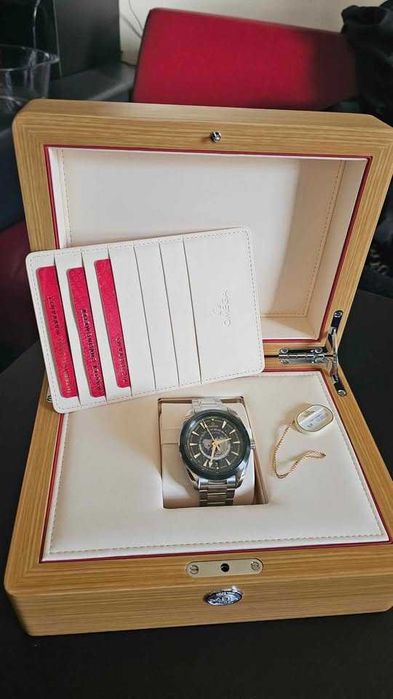 Продавам мъжки часовник Omega Seamaster Aqua Terra World Time