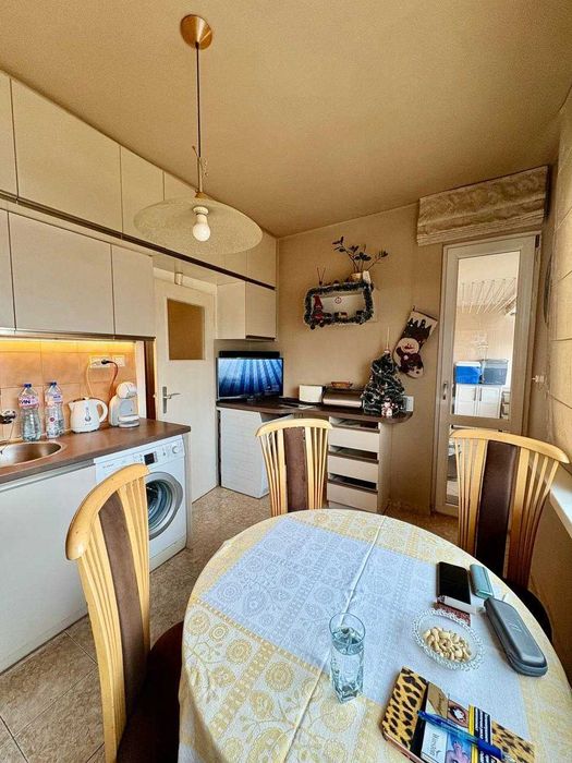 Продава се Тристаен апартамент в София, Витоша - 100 кв.м за 1930 €/кв.м - Снимка #2