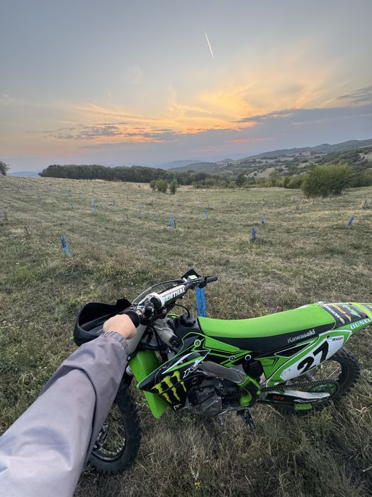 Продавам личния си мотор kx250f