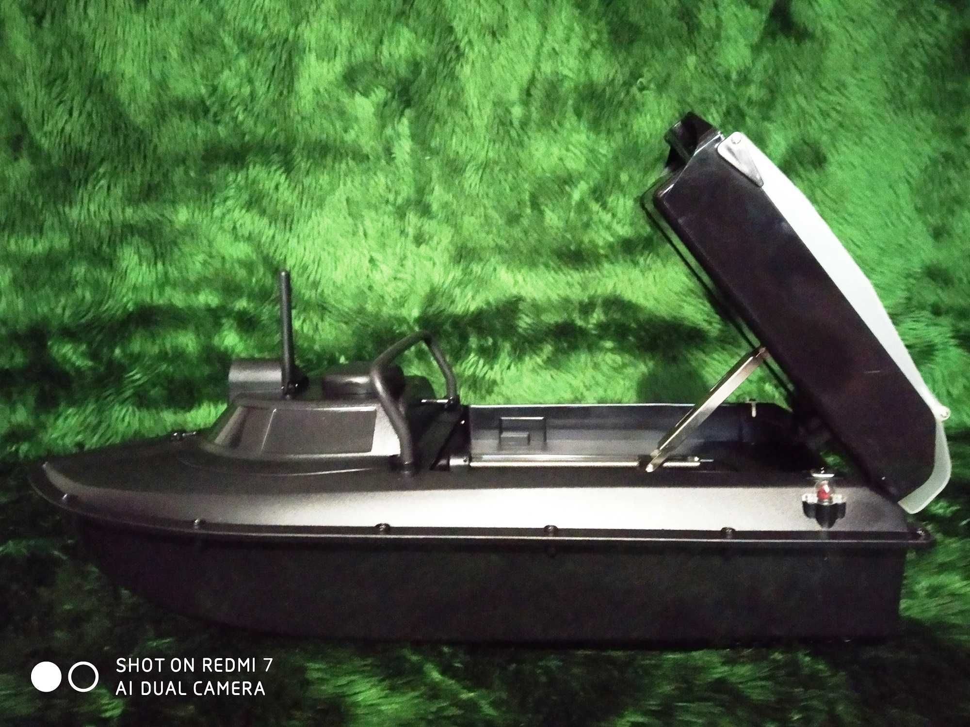 Лодка за захранка с GPS,компас.автопилот,Li батерия 3,7V 20A 3+1поз.