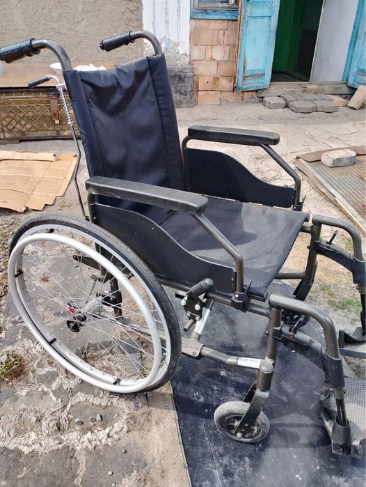 Продам инвалидовную коляску