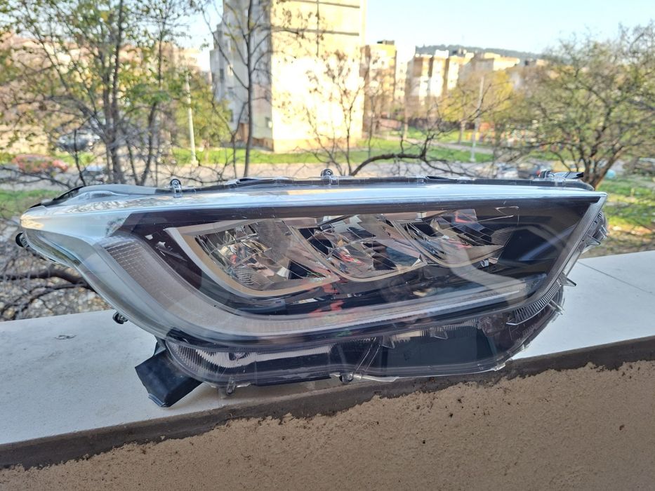 Десен фар Toyota Yaris 2020 - 2023