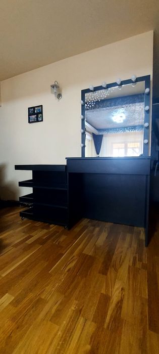 Masa machiaj cu oglinda și noptiera