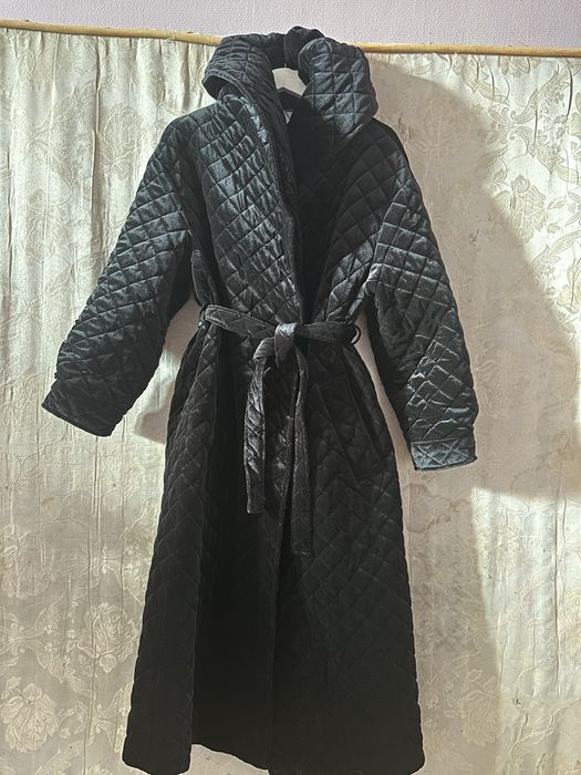 Шикарное красивое утепленное пальто- пуховик 48 размер Италия