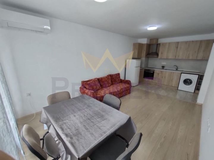 Дава се под наем Двустаен апартамент в Варна, Младост 1 - 60 кв.м за 459 € - Снимка #1