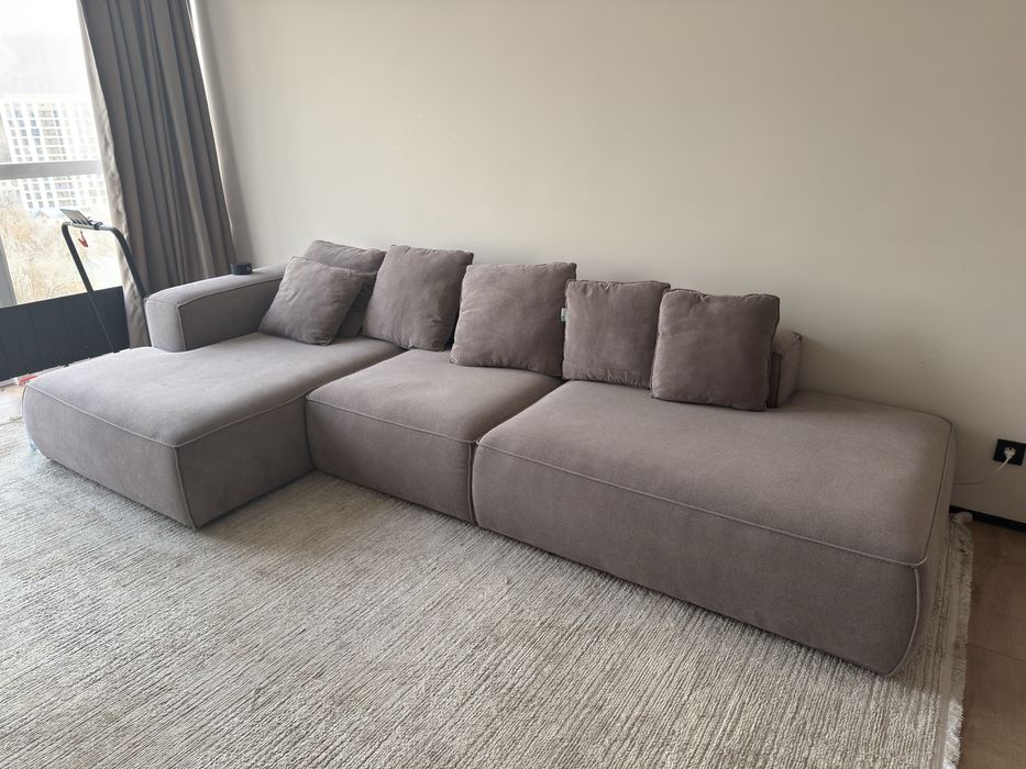 Продаю стильный диван