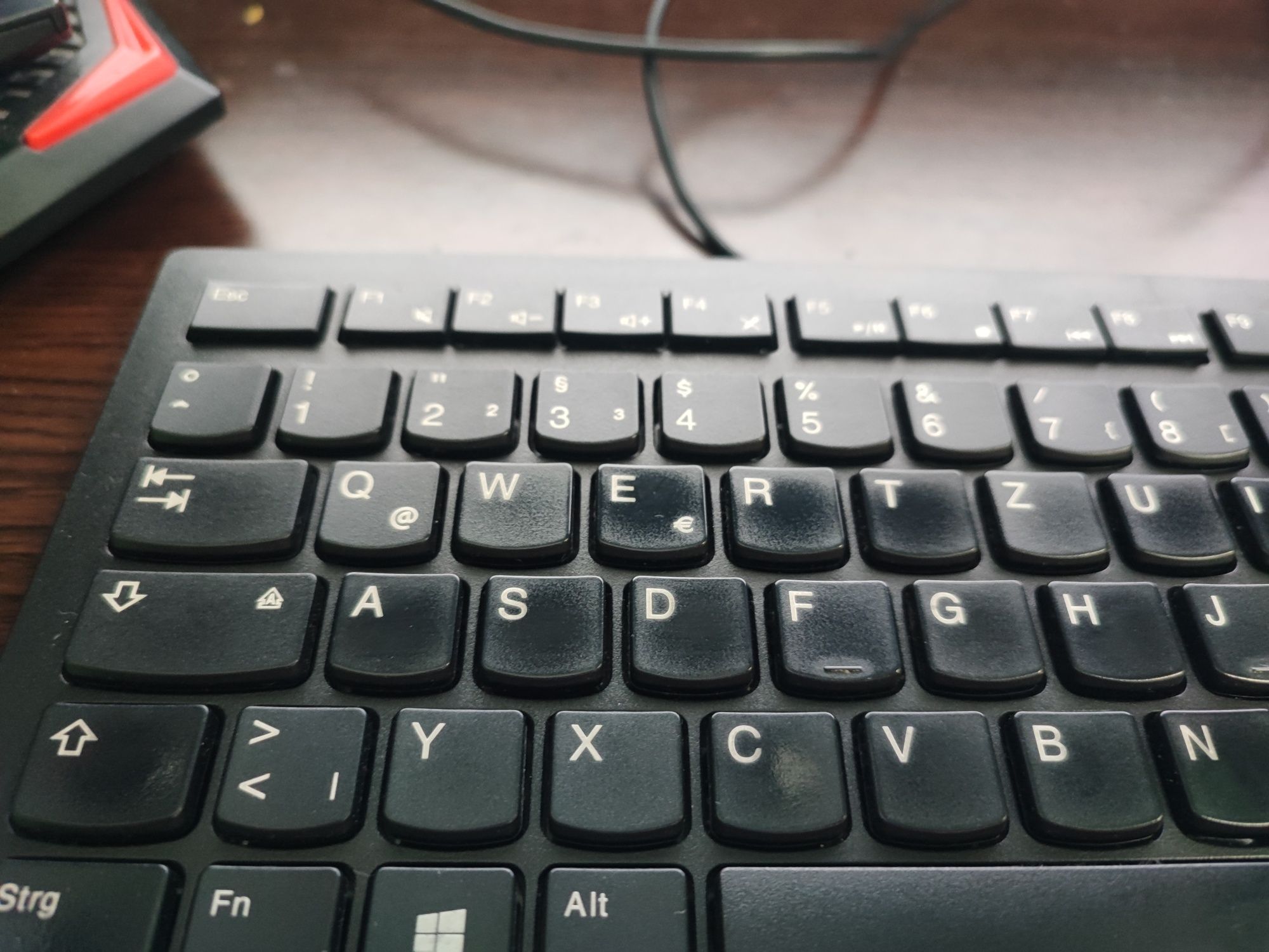 Продавам клавиатура lenovo