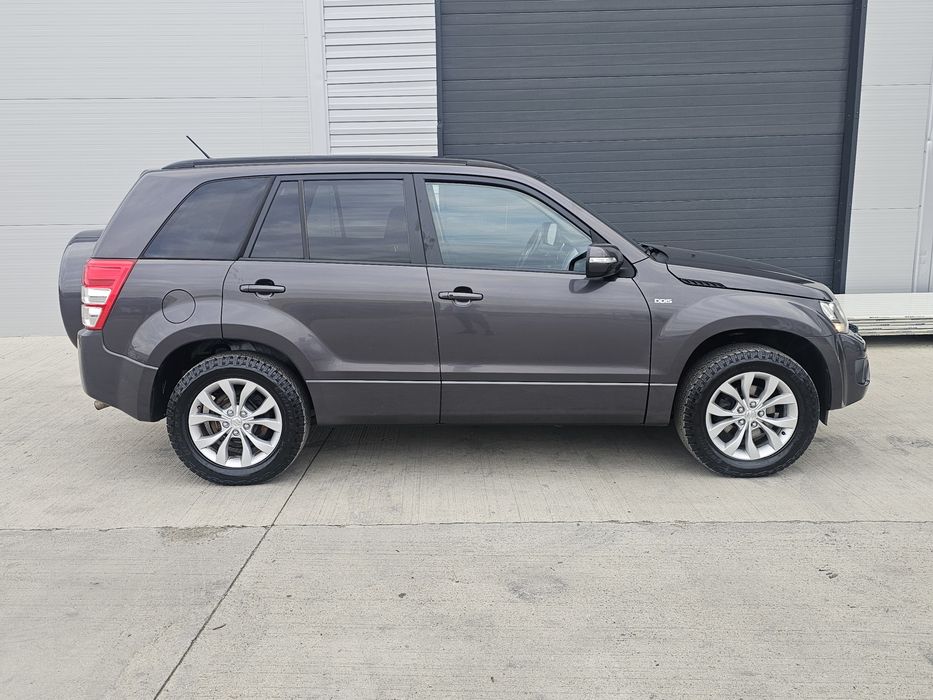 Suzuki grand vitara,1.9Diesel, 4x4, Navi, Xenon, Cârlig,Posibil Rate *