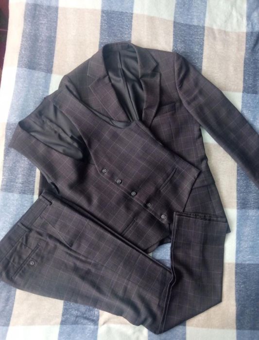 Костюм тройка, костюм серого цвета