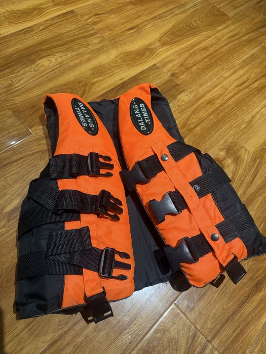 Продам жилет б/у